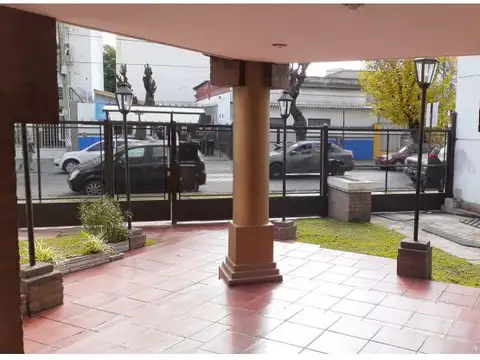Departamento 2 amb Planta Baja en Edificio a 3 cuadras estación Morón  (Idel para oficina o con...