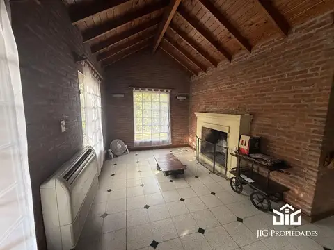 Casa en Alquiler con 1 cochera