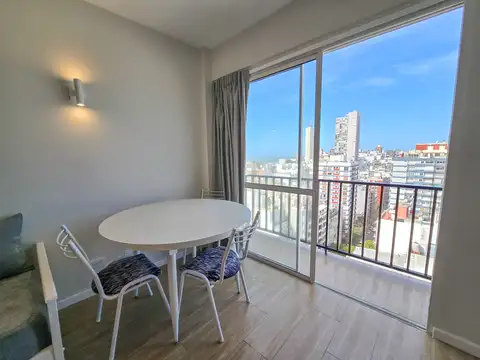 Departamento 1 amb. y 1/2 con balcón - Arenales y A. Brown