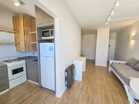 Departamento 1 amb. y 1/2 con balcón - Arenales y A. Brown