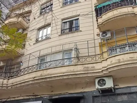 Departamento 2 ambientes en alquiler/ venta en Av. Regimiento de Patricios al 800 Barracas CABA