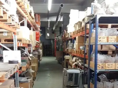 EXCELENTE GALPON DE 1800 M2 CUBIERTOS SOBRE LOTE DE DE 583,10 M2.