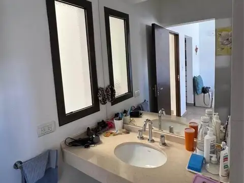 Muy lindo duplex Venta 3 dorm exc. zona en Grand Bourg