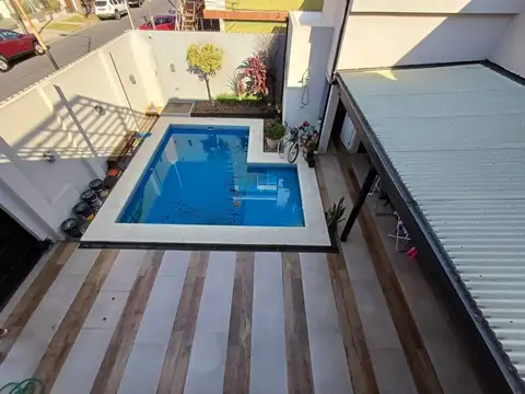 VENTA CASA 4 AMBIENTES VILLA LUZURIAGA- PERMUTA  