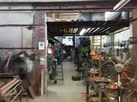 GALPON PARA INDUSTRIA CON SALIDA A DOS CALLES