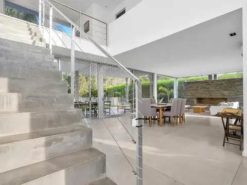 Casa en venta y alquiler con 3 dormitorios en El Encuentro.  Moderna y canchera