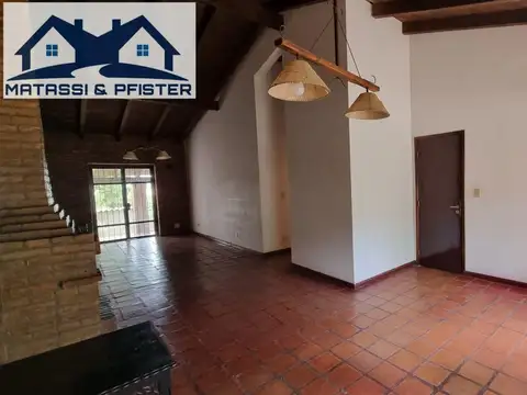 Casa en Alquiler con 1 cochera