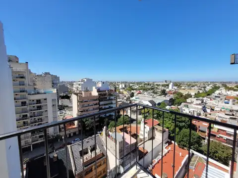 Hermoso Departamento de 2 ambientes Lateral con Balcón. Vista Abierta Al Parque. Súper Luminoso!