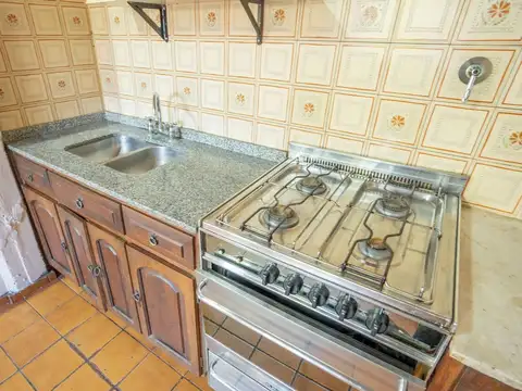 VENTA CASA CON QUINCHO Y COCHERA ALDO BONZI