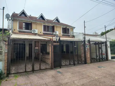 TRIPLEX  4 AMB C/AMPLIO  JARDIN