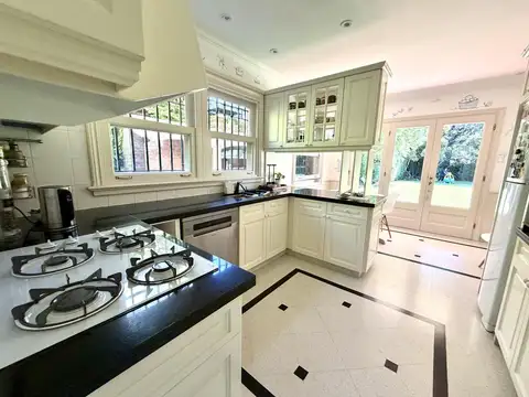 Casa 5 ambientes con 4 baños
