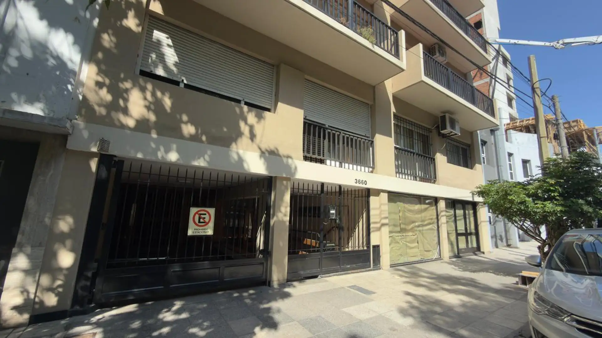 Depto 2 amb en excelente estado con patio propio — Centro