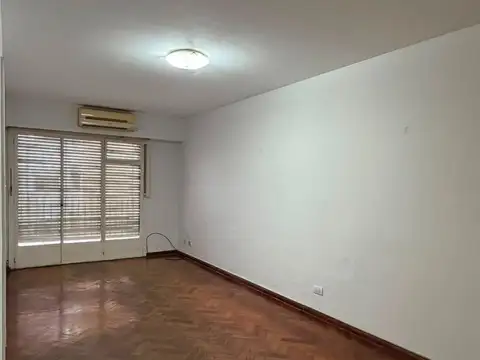 tres ambientes en venta. excelente zona de caballito