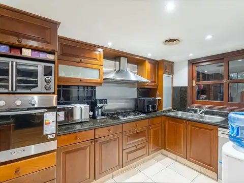 Casa 4 ambientes con 3 baños