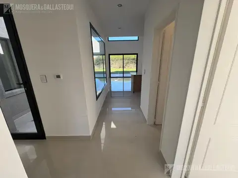 Casa 5 ambientes con 3 baños