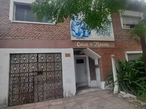 Casa Chalet  en Venta en Castelar, Morón, G.B.A. Zona Oeste - AMA0207_LP581924_1