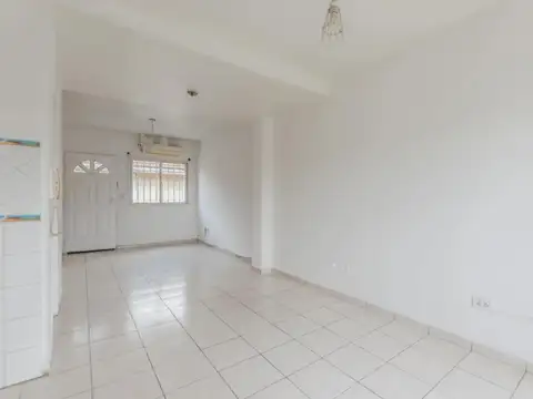 Depto Tipo Casa 3 ambientes con 1 baño