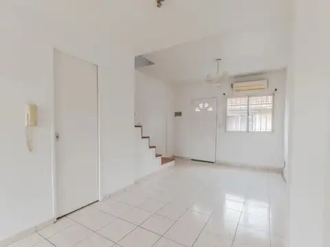 Depto Tipo Casa en Venta en Villa Luzuriaga, USD 55.000