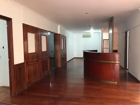 Oficina en Venta con 3 cocheras