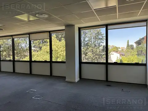 Oficina 6 ambientes con 2 baños