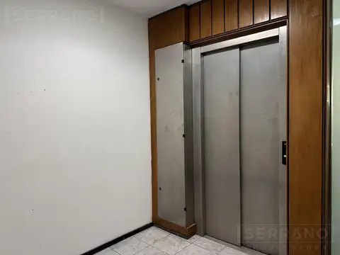 JBI. Oficina en alquiler de 220m2 con 4 cocheras en Avenida fondo de la legua al 900, Martínez