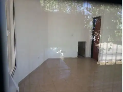 LOCAL 25 MTS APTO TODOS LOS RUBROS . EN COMPLEJO A LA CALLE 