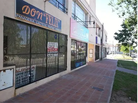 LOCAL 25 MTS APTO TODOS LOS RUBROS . EN COMPLEJO A LA CALLE