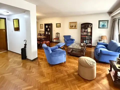 ESPECTACULAR PISO DE 4 AMBIENTES CON BALCÓN, 2 PATIOS, COCHERA Y BAULERA EN BELGRANO