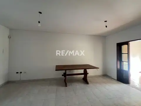 Casa 5 ambientes con 1 baño