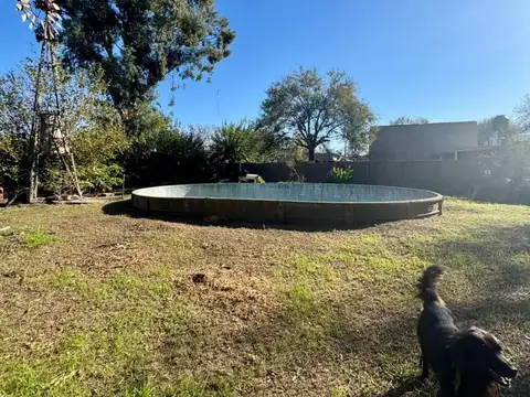 Quincho con piscina y deposito en Pérez