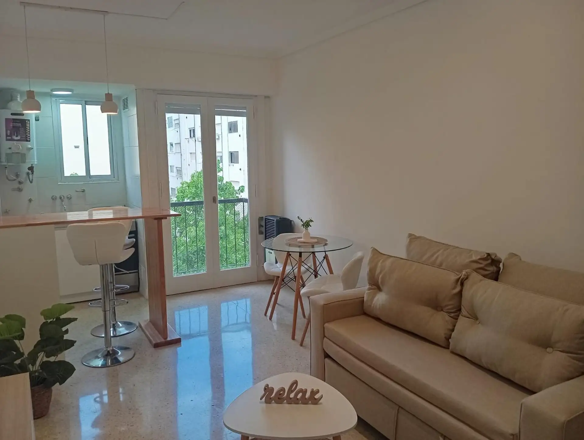 Venta departamento - 1 ambiente - Al frente - Plaza Colon