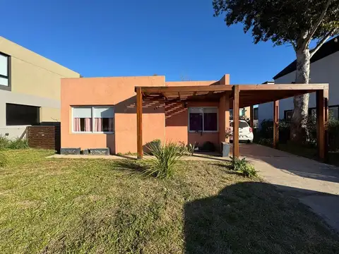 Casa en Venta en Alvarez Del Bosque, USD 145.000