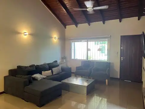 Casa 4 ambientes con 3 baños