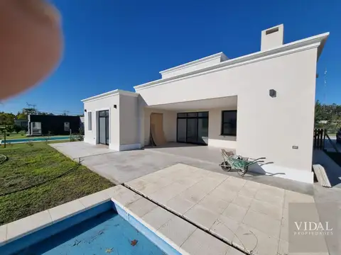 Casa 5 ambientes con 3 baños