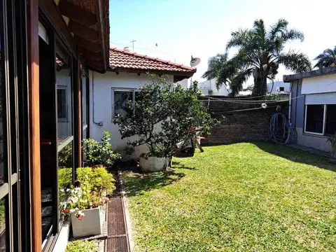 CASA EN VENTA MORÓN 4 AMB JARDÍN QUINCHO Y COCHERA