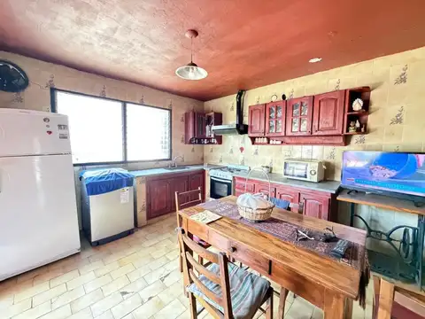 Casa 4 ambientes con 2 baños