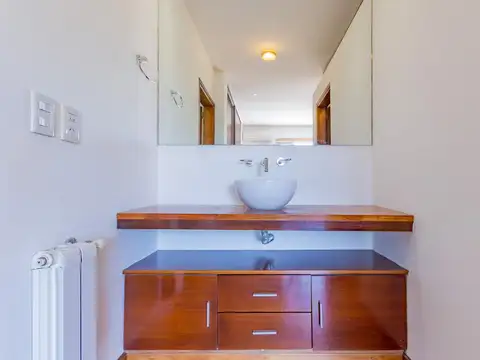 Casa 4 ambientes con 2 baños