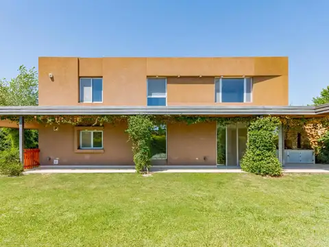 Casa en Venta en Puerto Roldan, USD 290.000