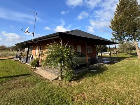 Casa en alquiler en Montevideo entre 105 y 106, Berisso,