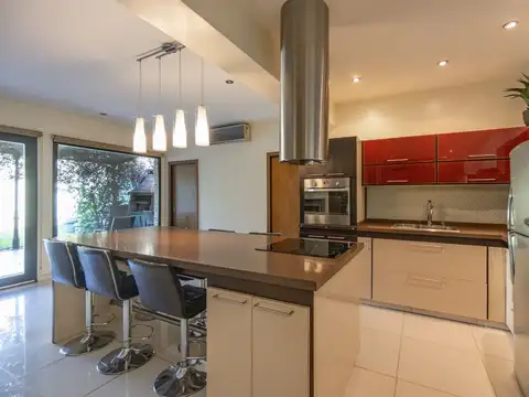 CASA EN VENTA CORTE ANTIGUO CENTRO LOMAS DE ZAMORA