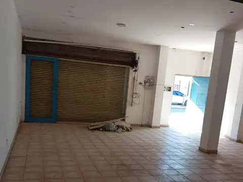 Chilavert. Local comercial de 76 mts.2 sobre calle Libertad
