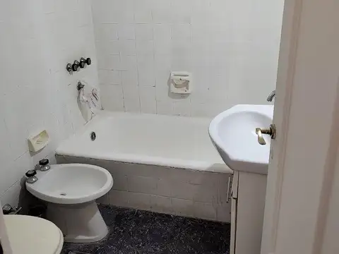 DEPARTAMENTO DE DOS AMBIENTES CON BALCON AL FRENTE