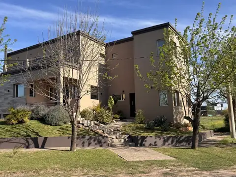Casa 4 Dormitorios en Colón Entre Ríos 