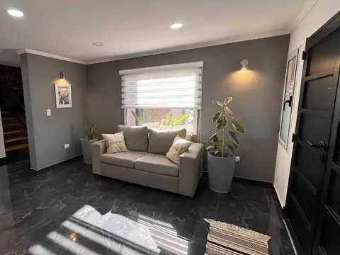Casa 6 ambientes con 4 baños