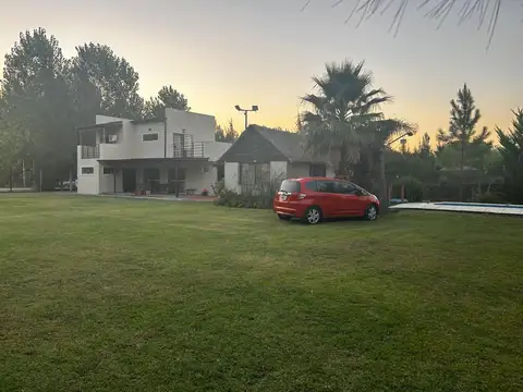 Quinta en Venta con 2 cocheras