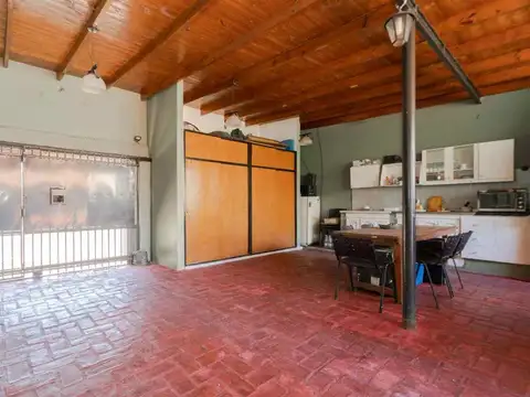 CASA 4 AMB JARDIN COCHERAS PILETA  VILLBALLESTER