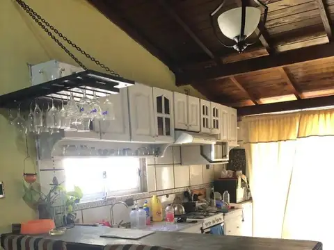 casa con quincho y pileta, cerca del autopista apta credito