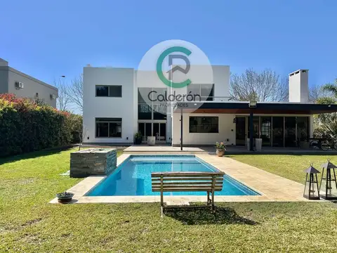 Casa en Venta con 2 cocheras