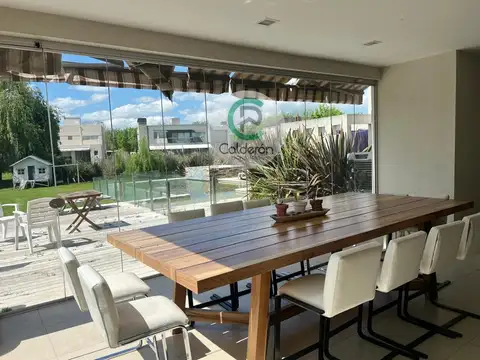 Casa 5 ambientes con 4 baños