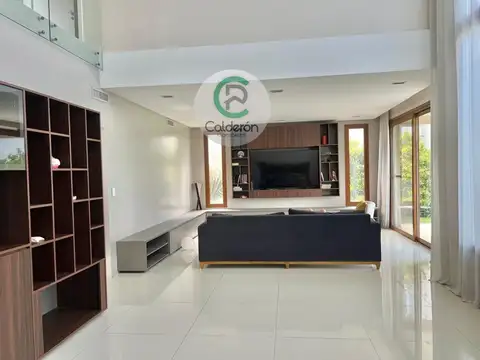 Casa 5 ambientes con 4 baños